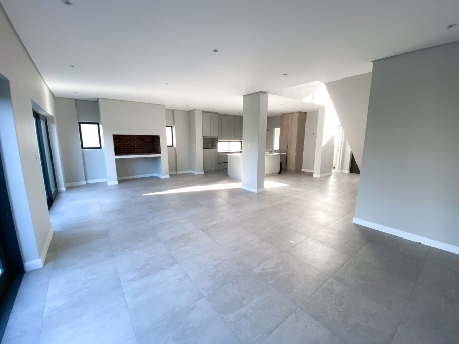 4 Bedroom Property for Sale in Croydon Gardens Estate Western Cape